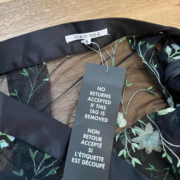 Beautiful embroidery skirt - Picture 6 of 8